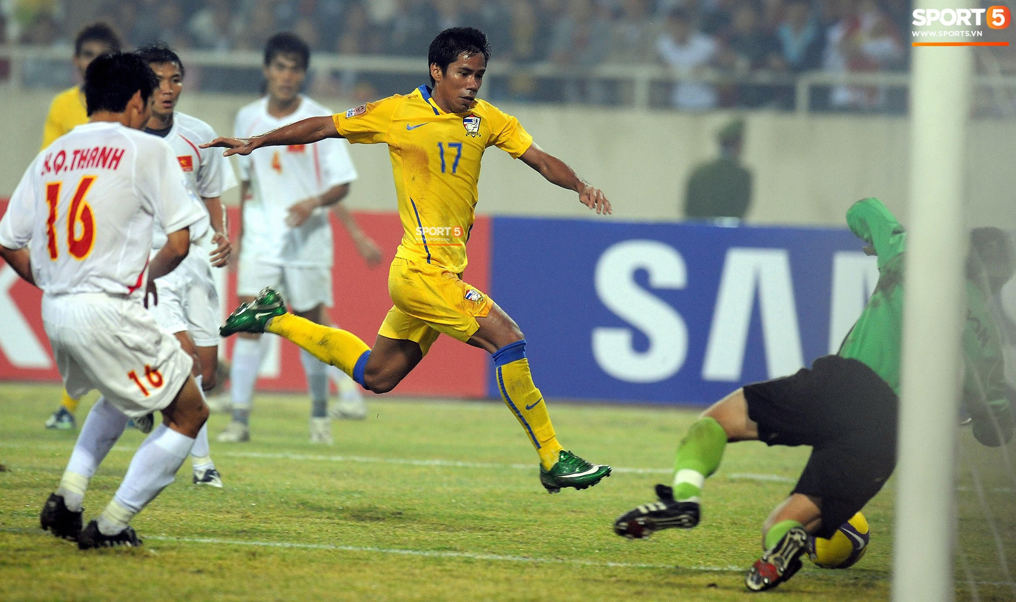 Nhìn lại những khoảnh khắc kỳ diệu trong ngày Việt Nam giành ngôi vương tại AFF Cup 2008-4