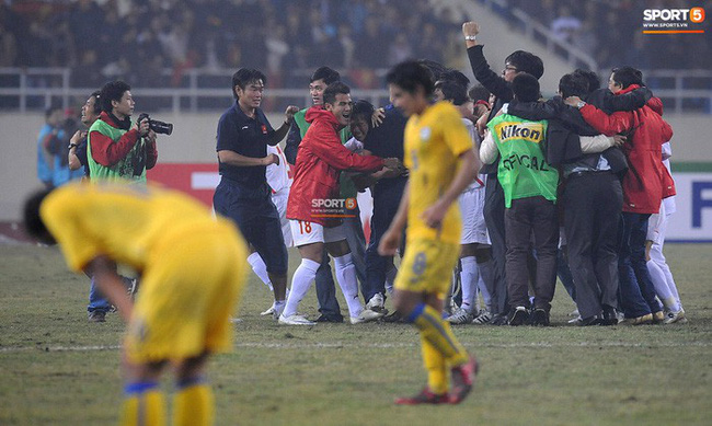 Nhìn lại những khoảnh khắc kỳ diệu trong ngày Việt Nam giành ngôi vương tại AFF Cup 2008-10