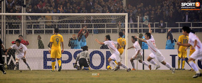 Nhìn lại những khoảnh khắc kỳ diệu trong ngày Việt Nam giành ngôi vương tại AFF Cup 2008-8