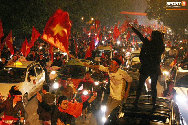 Nhìn lại những khoảnh khắc kỳ diệu trong ngày Việt Nam giành ngôi vương tại AFF Cup 2008-14