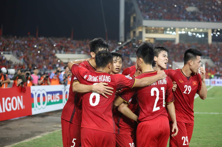 Ru Philippines giấc say nồng, Quang Hải, Công Phượng hiên ngang giật vé vào chung kết-11