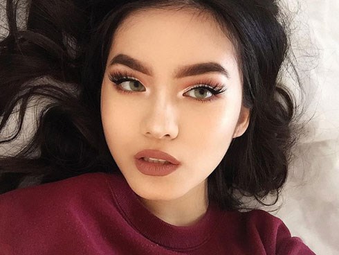 Năm 2019, cách kẻ lông mày sắc lẹm đã lỗi thời, thay vào đó là một xu hướng đầy bất ngờ