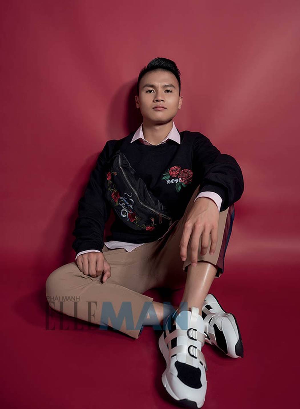 Có một Quang Hải bảnh bao ai nhìn cũng mê trong loạt ảnh ngoài sân cỏ này!-1