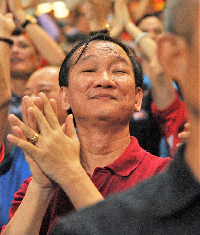 Bạn gái Quang Hải ăn mừng cực sung khi người yêu ghi bàn vào lưới Philippines-10