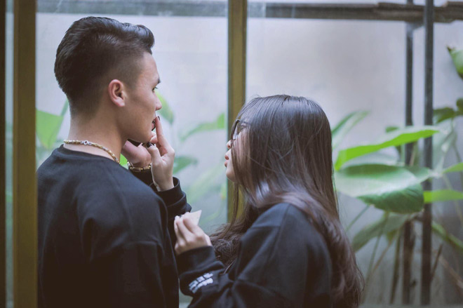 Chuyện tình may mắn của Quang Hải và bạn gái thích khoe vòng ba-4