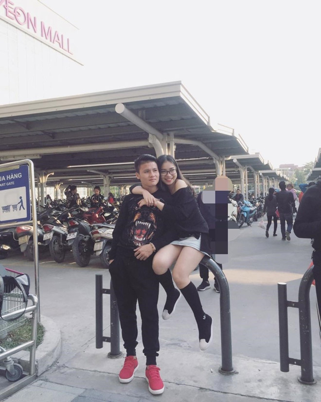 Chuyện tình may mắn của Quang Hải và bạn gái thích khoe vòng ba-5