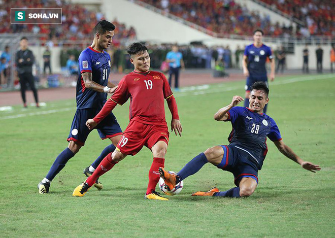 Quang Hải và lời than thở sau khi liên tục dính đòn từ những cầu thủ cao to của Philippines-1