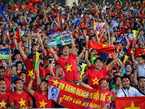 Cảnh sát trắng đêm xử lý 78 người đi bão ở Sài Gòn-1