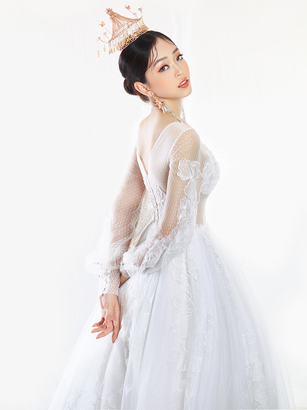 Á hậu Phương Nga hóa thành cô dâu mộng mơ trong bộ váy cưới-10