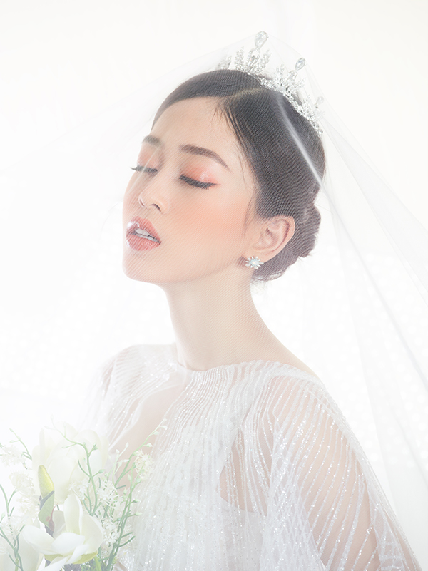 Á hậu Phương Nga hóa thành cô dâu mộng mơ trong bộ váy cưới-16