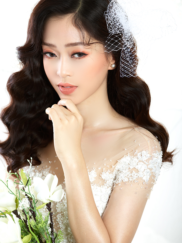 Á hậu Phương Nga hóa thành cô dâu mộng mơ trong bộ váy cưới-2