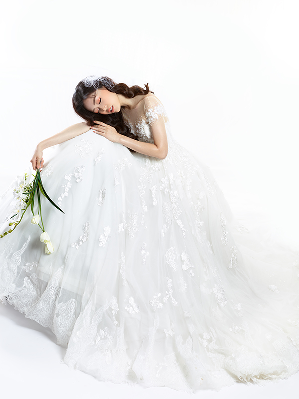 Á hậu Phương Nga hóa thành cô dâu mộng mơ trong bộ váy cưới-4
