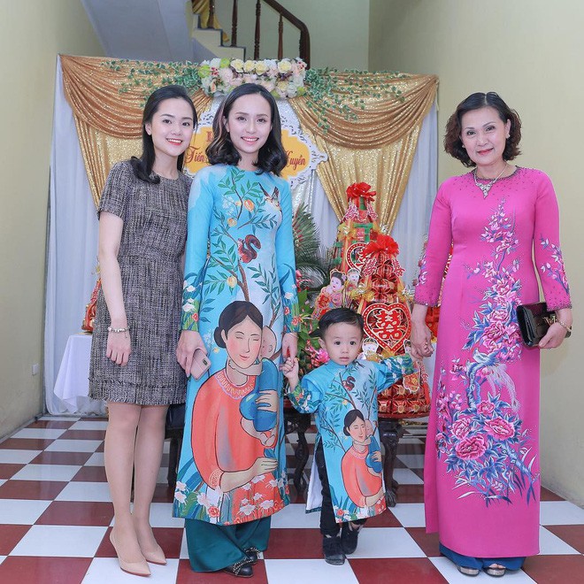 Ái nữ cựu chủ tịch CLB Sài Gòn: Cô chị là vợ tiền đạo Văn Quyết, cô em xí luôn Duy Mạnh gắt-12