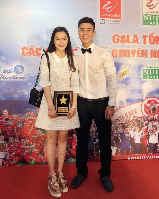 Ái nữ cựu chủ tịch CLB Sài Gòn: Cô chị là vợ tiền đạo Văn Quyết, cô em xí luôn Duy Mạnh gắt-4