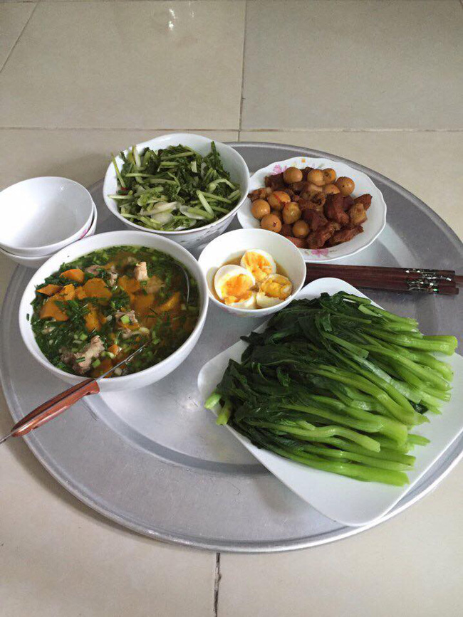 Vợ trẻ than muốn bỏ chồng vì thói quen chê mâm cơm, chị em nhìn xong gật gù: Bỏ cho nhẹ nợ-2