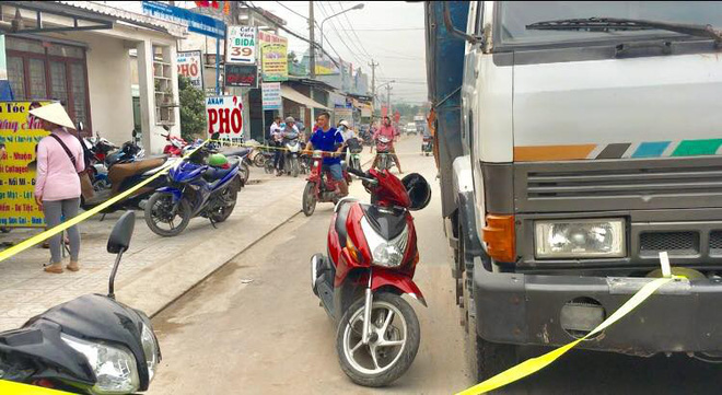 Bé gái 12 tuổi lái xe máy bị xe tải cán chết trên đường đi học về nhà-2