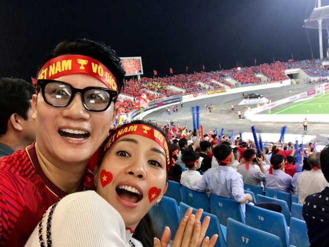 Quế Ngọc Hải giải vây fan cuồng đột kích sân Mỹ Đình, sao Việt nói gì?-2