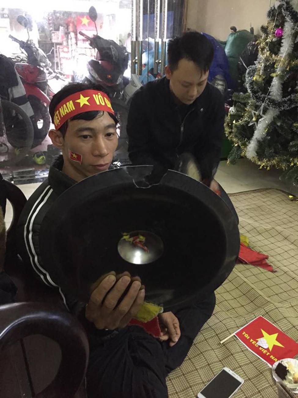 Đến hẹn lại lên, cứ qua mỗi lần đi bão dân mạng lại được phen cười đau ruột vì xoong nát mâm tan-1