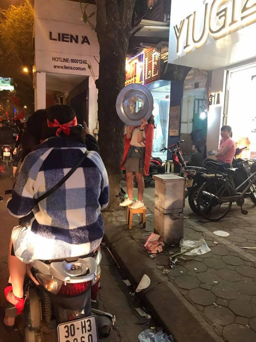 Đến hẹn lại lên, cứ qua mỗi lần đi bão dân mạng lại được phen cười đau ruột vì xoong nát mâm tan-2