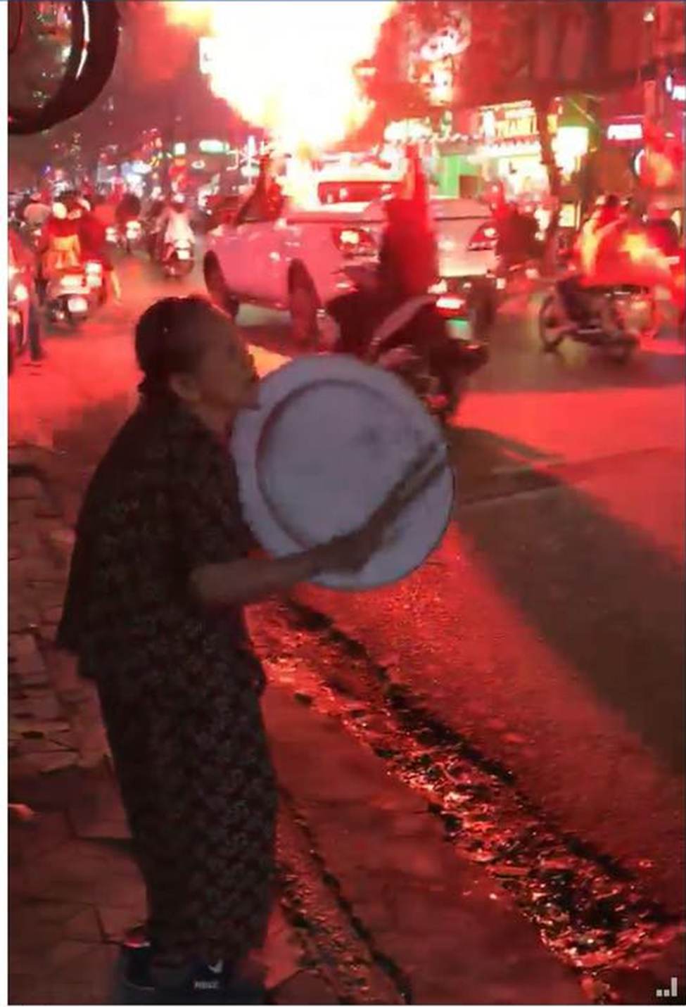 Đến hẹn lại lên, cứ qua mỗi lần đi bão dân mạng lại được phen cười đau ruột vì xoong nát mâm tan-3