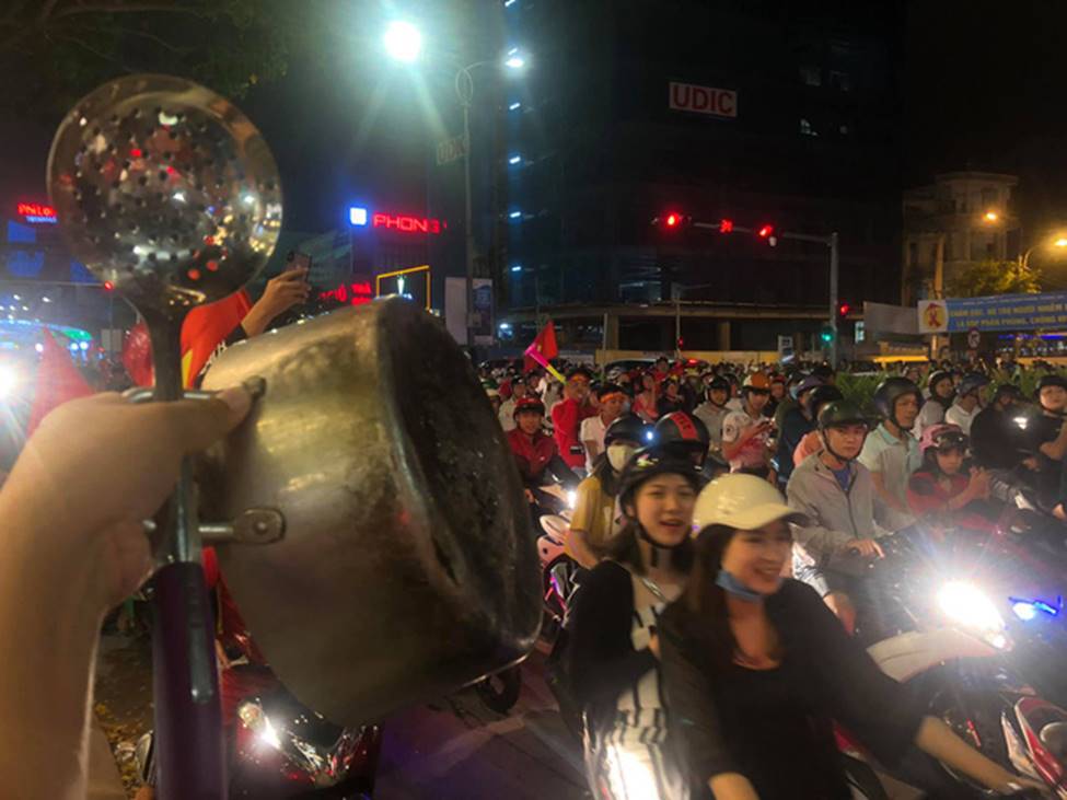 Đến hẹn lại lên, cứ qua mỗi lần đi bão dân mạng lại được phen cười đau ruột vì xoong nát mâm tan-9