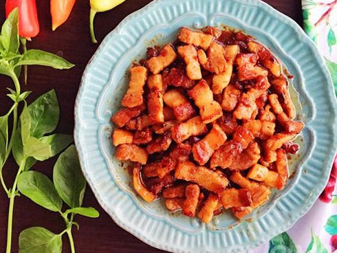 Mẹ chồng yếu răng, con dâu nấu thịt lợn mềm tan trong miệng được chấm ngay điểm 10-8