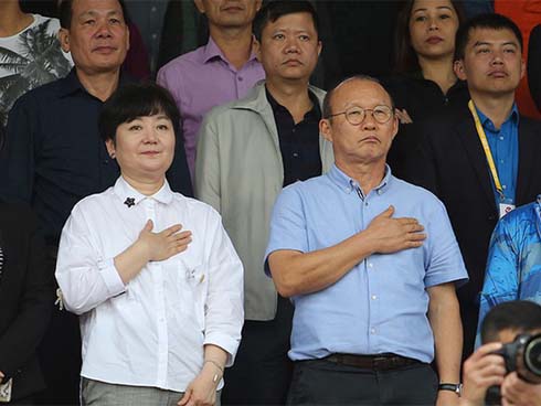 Vừa thương, vừa buồn cười hình ảnh Duy Mạnh trùm kín chăn ngủ trên máy bay tới Malaysia-3