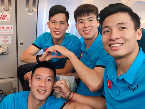 SỐC: Đình Trọng chấn thương lệch xương bàn chân, nguy cơ lỡ Asian Cup 2019-2