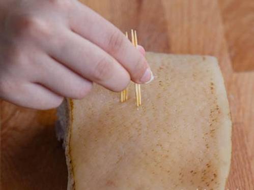 Mẹ chồng yếu răng, con dâu nấu thịt lợn mềm tan trong miệng được chấm ngay điểm 10-1