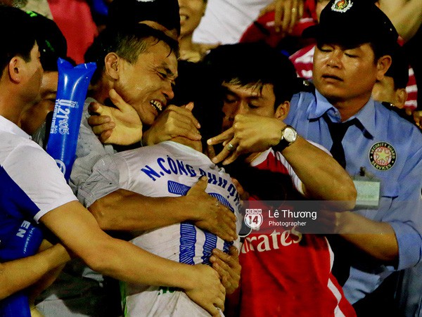 Mẹ Công Phượng bị ốm vẫn nghe điện thoại tới cháy máy”, bố lại hỏng xe ngày ra Hà Nội-2