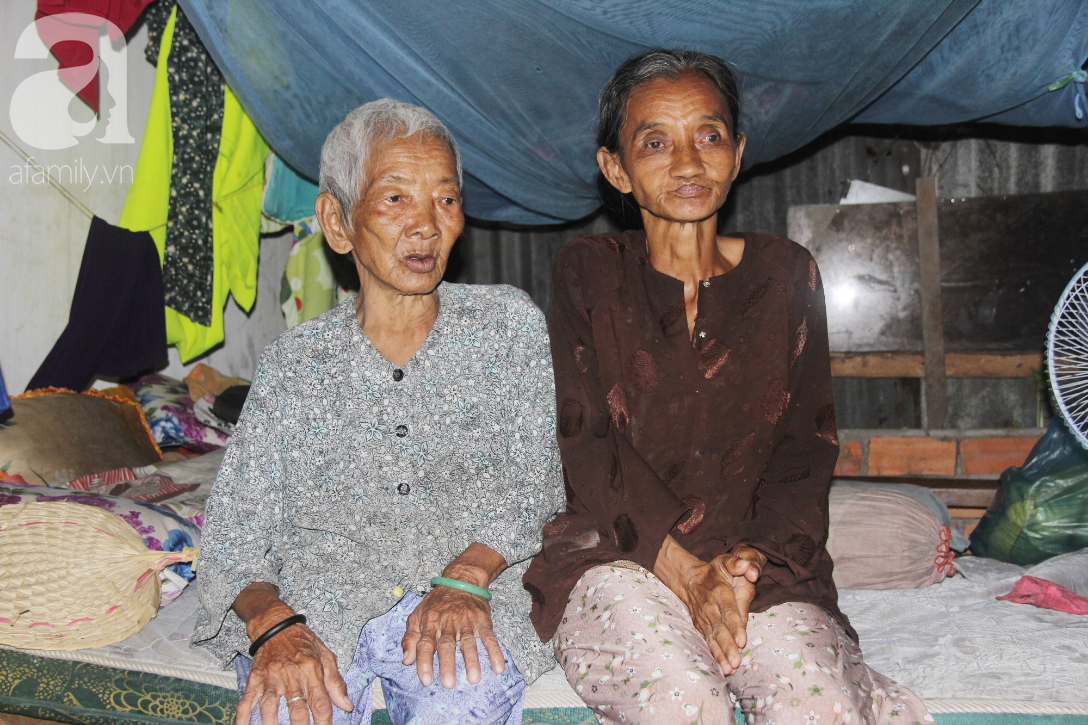 Rớt nước mắt cảnh con gái 68 tuổi đi bán vé số nuôi mẹ 90 tuổi: Người ta nói tui khùng nhưng tui biết thương mẹ-7