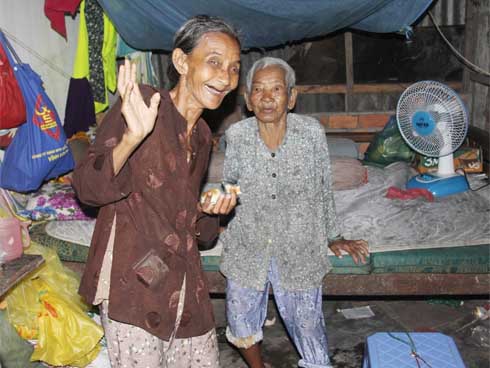 Kỳ lạ ngôi làng ăn đất như ăn kẹo, khách đến nhà mời nhau ... miếng đất-3