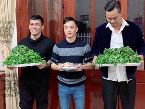 Lộ hình ảnh Cường Đô la ở quê nhà Đàm Thu Trang: Có ai “đi hỏi vợ” kiểu như thế này không?