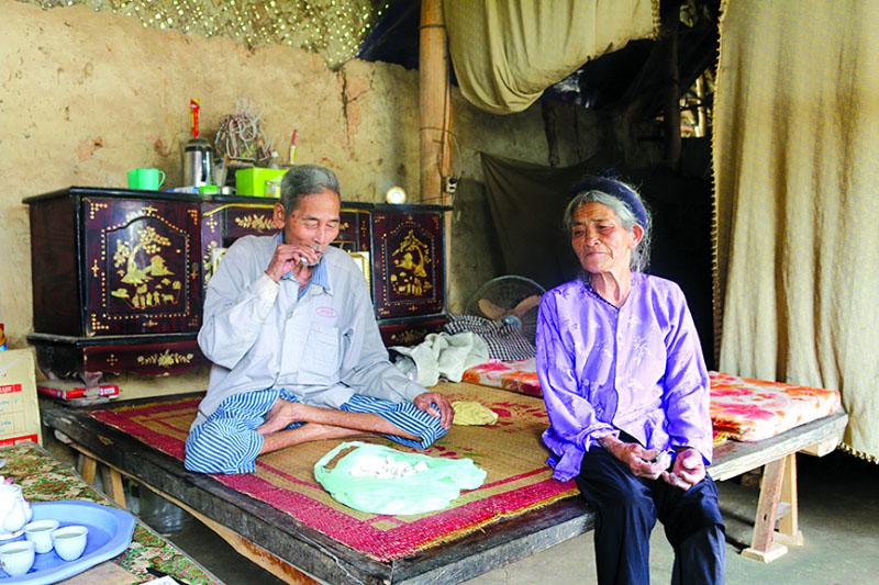 Kỳ lạ ngôi làng ăn đất như ăn kẹo, khách đến nhà mời nhau ... miếng đất-1