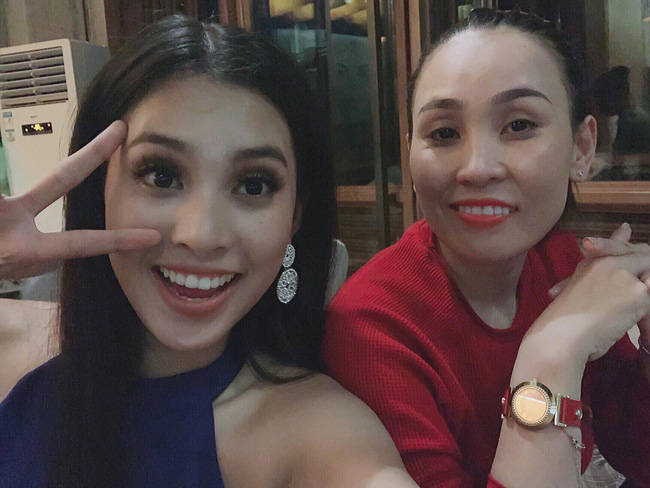 Bị đánh bật ra khỏi Top 15 các bảng xếp hạng sát giờ G Miss World 2018, Tiểu Vy vẫn lạc quan bên mẹ ruột-2