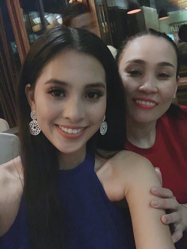 Bị đánh bật ra khỏi Top 15 các bảng xếp hạng sát giờ G Miss World 2018, Tiểu Vy vẫn lạc quan bên mẹ ruột-3