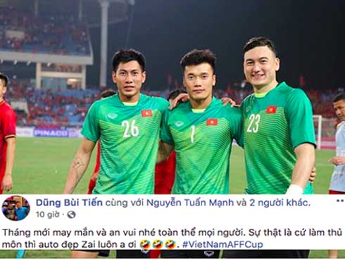 Ngồi ghế dự bị, thủ môn Bùi Tiến Dũng liên tục làm điều bất ngờ khi nhìn đồng đội tỏa sáng trên sân-4