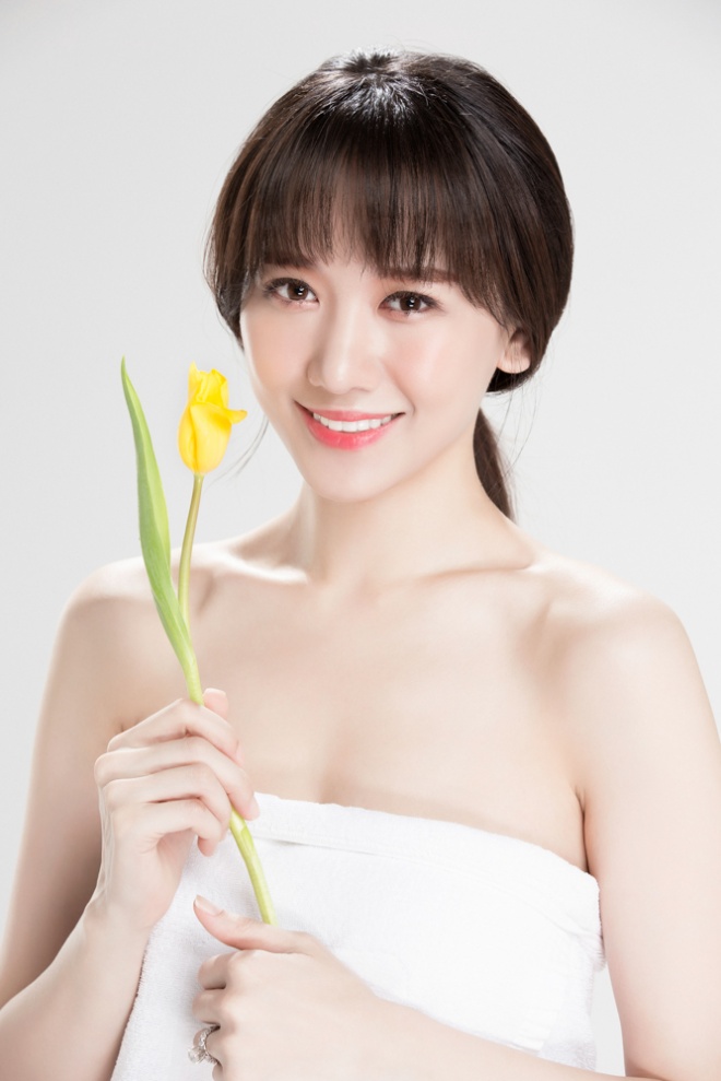 Hương Giang và Hari Won xuất hiện như nữ thần trong khu vườn sắc đẹp-2