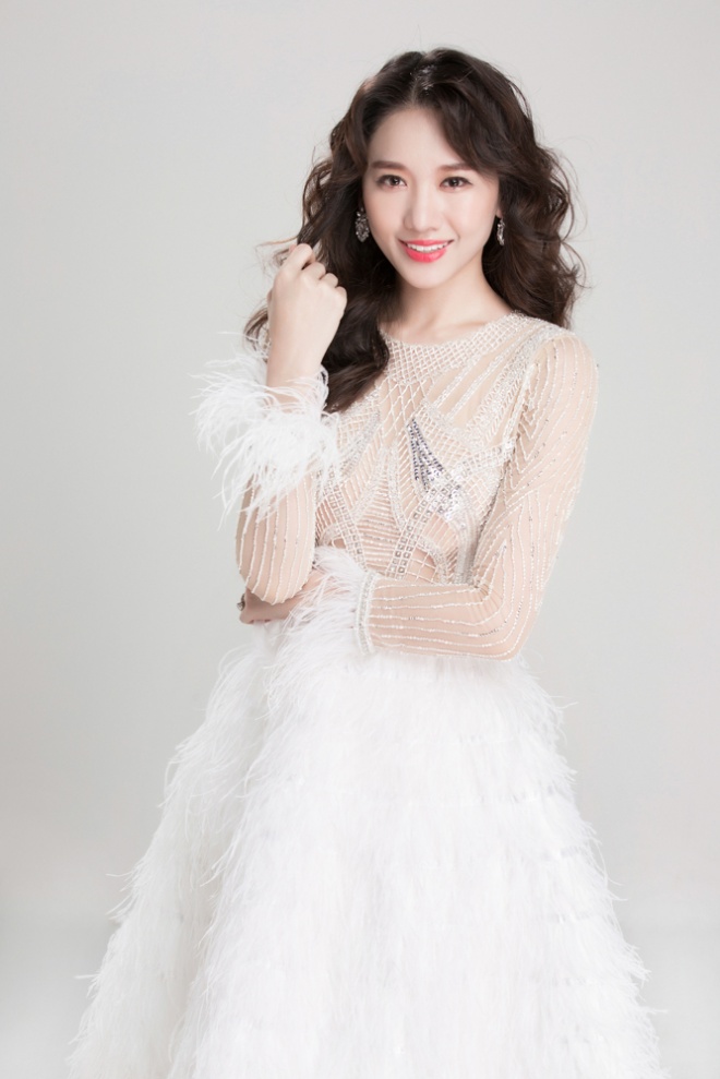 Hương Giang và Hari Won xuất hiện như nữ thần trong khu vườn sắc đẹp-5