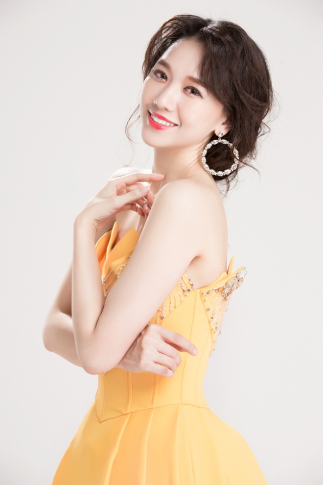 Hương Giang và Hari Won xuất hiện như nữ thần trong khu vườn sắc đẹp-9