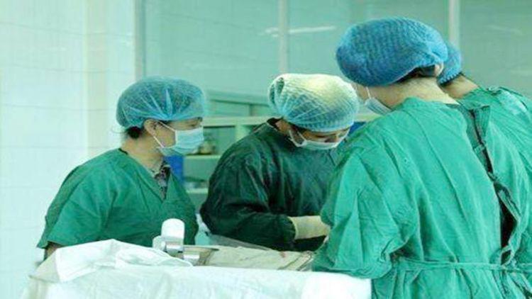 Bé gái 9 tuổi kêu đau bụng, bác sĩ nói: Có một đứa trẻ ở trong-3