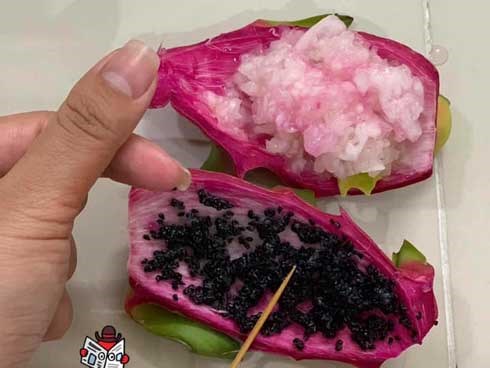 Xôn xao chuyện thanh niên vì chiều người yêu nên đã kỳ công nhặt bằng hết hạt ra khỏi quả thanh long