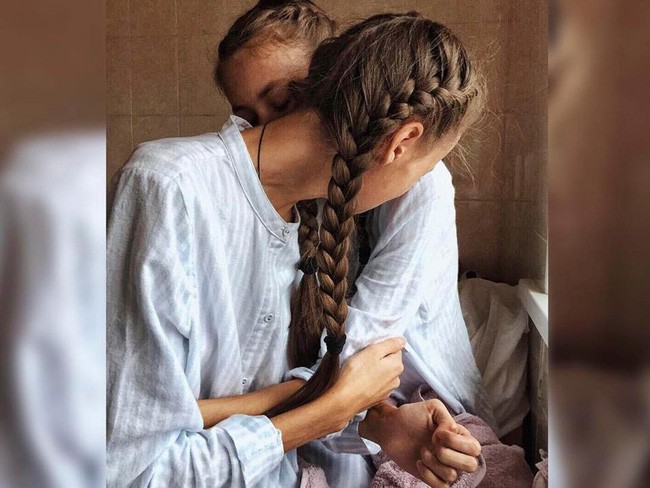 Ngây thơ nghe lời công ty người mẫu bảo nhịn ăn để xương gò má lộ ra, 2 chị em sinh đôi chỉ còn da bọc xương, nằm chờ chết-7