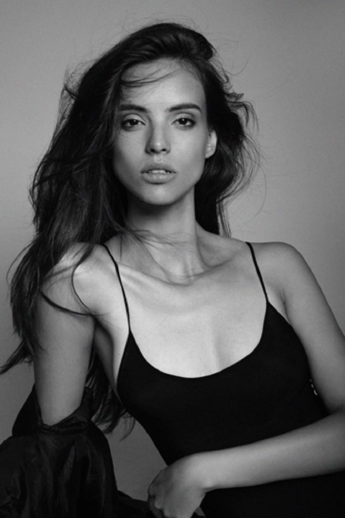 Không chỉ xinh đẹp, tân Hoa hậu Thế giới 2018 còn có thành tích học tập đáng ngưỡng mộ-7