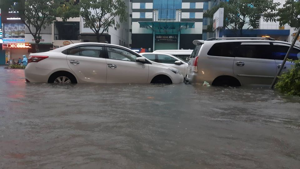 Đà Nẵng mưa cực to, ngập chưa từng có-15