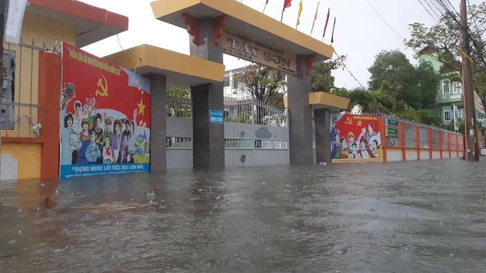 Đà Nẵng mưa cực to, ngập chưa từng có-13
