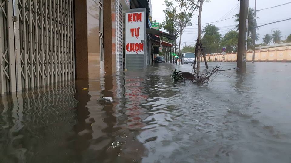 Đà Nẵng mưa cực to, ngập chưa từng có-11