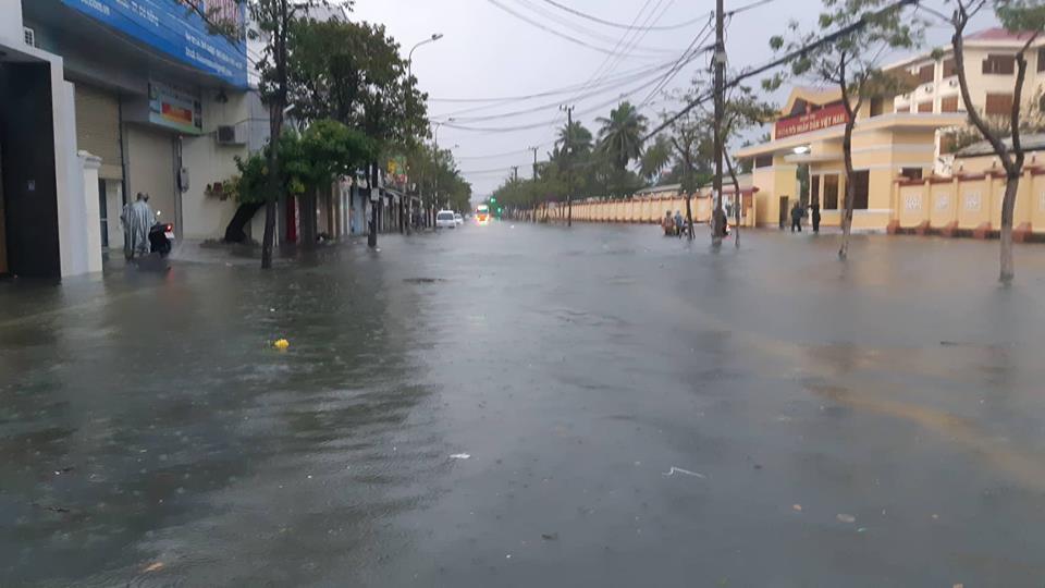 Đà Nẵng mưa cực to, ngập chưa từng có-10