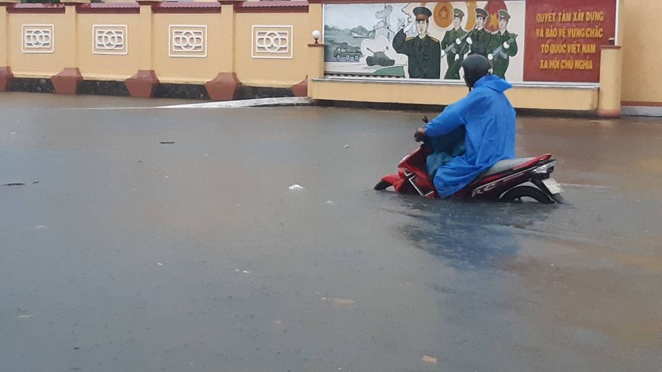 Đà Nẵng mưa cực to, ngập chưa từng có-12