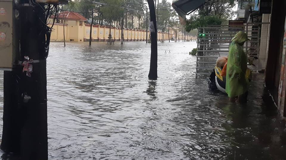 Đà Nẵng mưa cực to, ngập chưa từng có-7